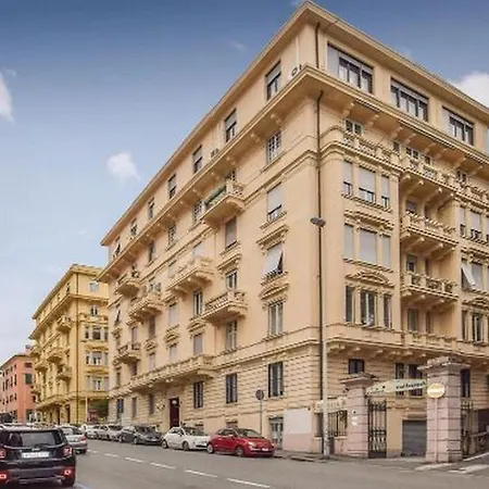 Elegante De Vacaciones Genua